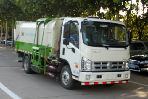 福田牌BJ5073ZZZ-B2型自装卸式垃圾车