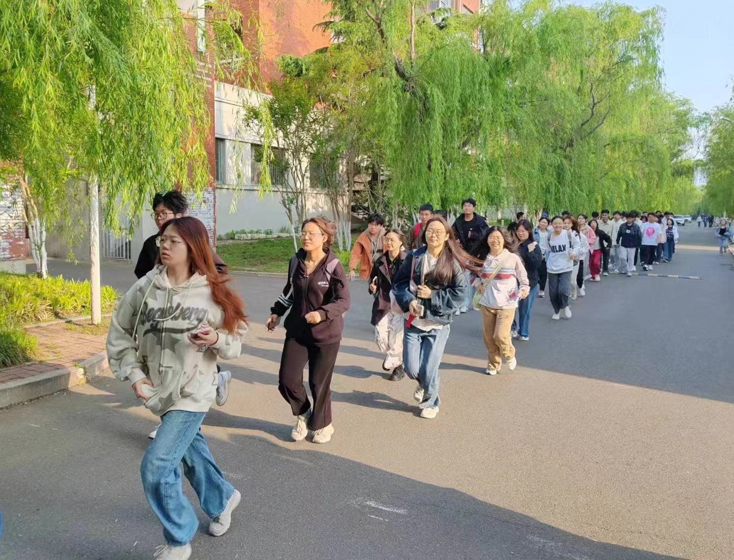 不负晨光，活力青春——金沙9001cc以诚为本首页多样式“晨光健身行”活动开启